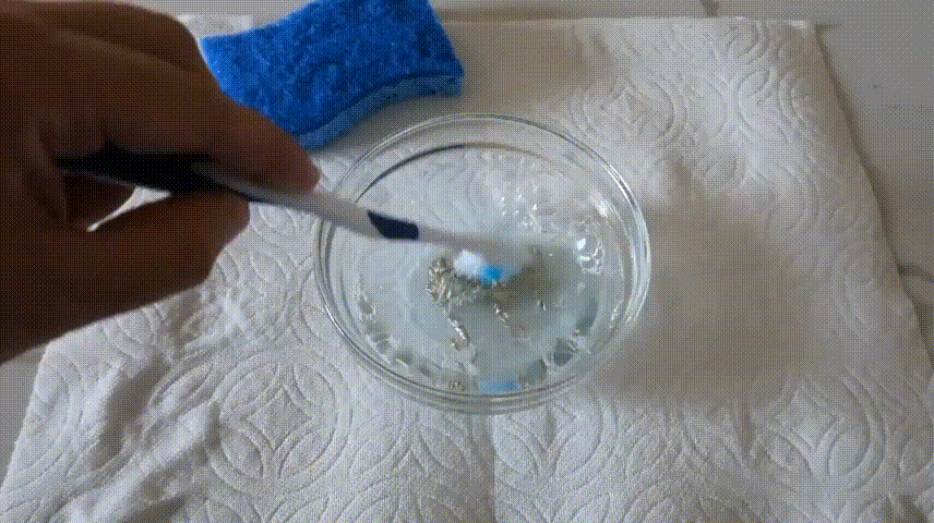 Baking Soda Cleans Stainless Steel Jewelry-02