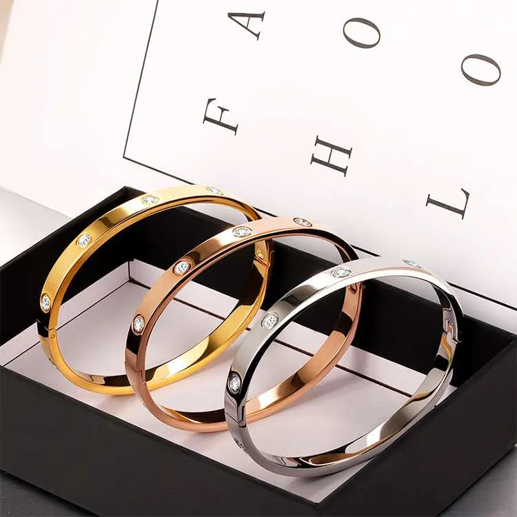 Polished stainless steel bracelet